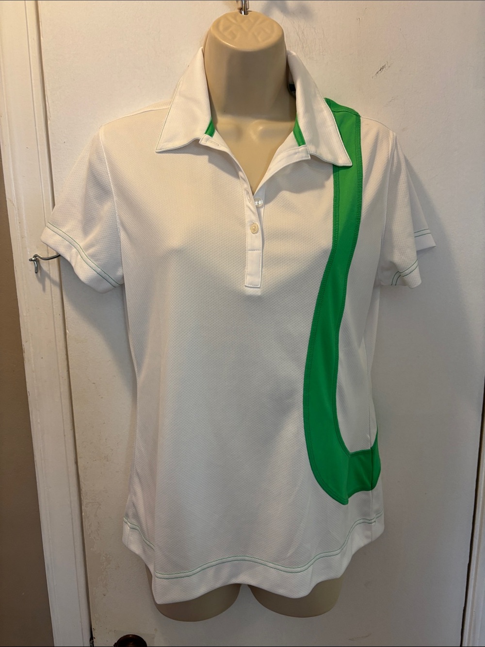 NWOT Callaway medium golf Polo Top 26-210